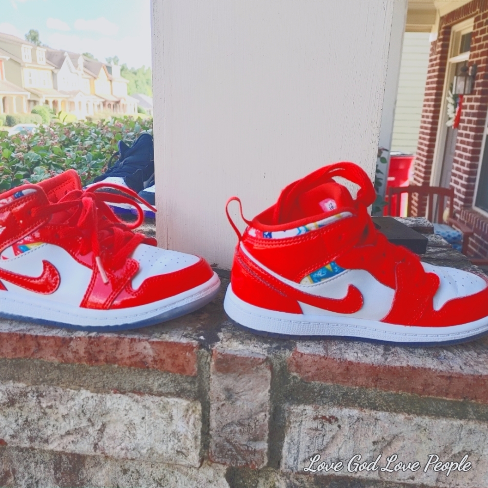 VERY LIKE NEW NIKE AIR JORDAN ONES BARCELONA TODDLER SIZE 10C SHOES.